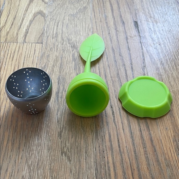 Stainless Steel Loose Leaf Tea Infuser with Silicone Handle - Picture 6 of 8